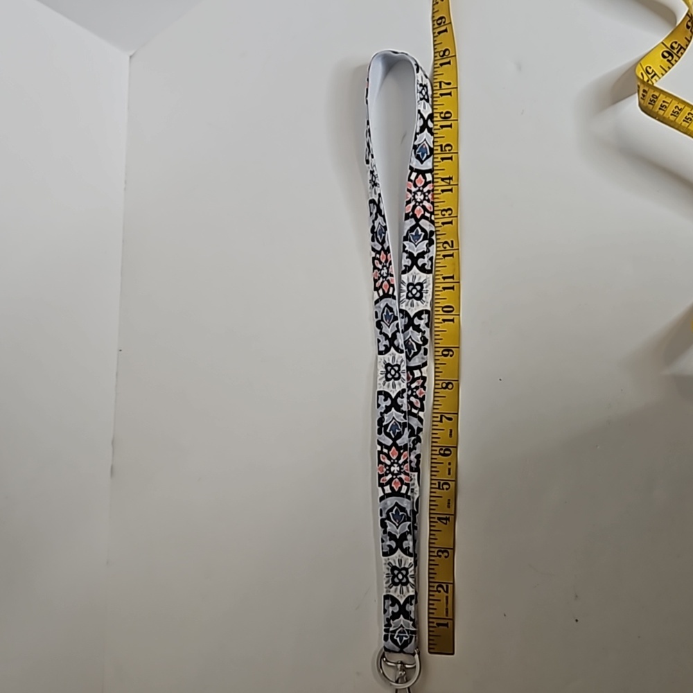 Vera Bradley ID Case and Lanyard Key Ring Lisbon Medallion - Picture 8 of 8